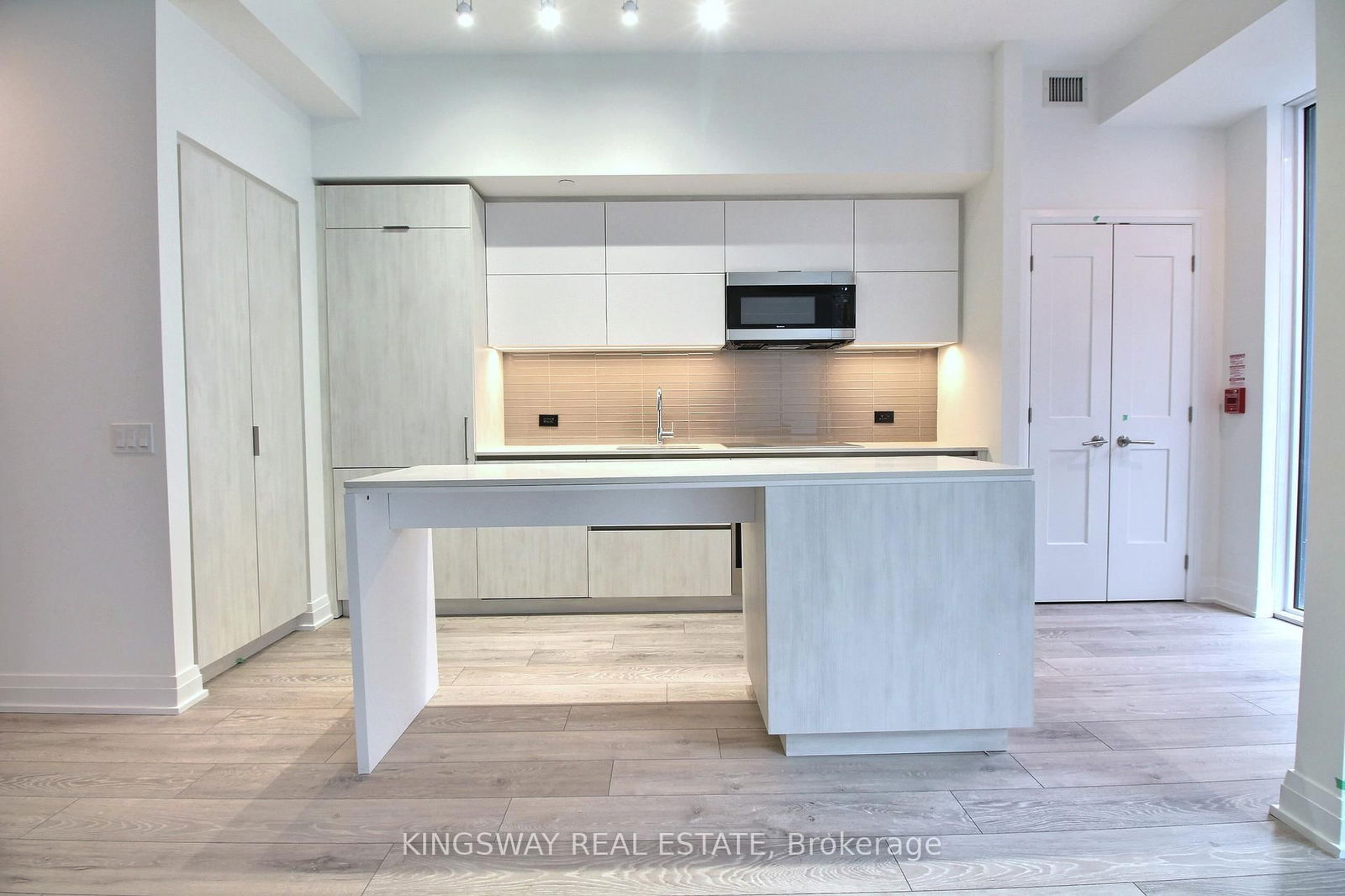 Townhouse for lease at Th2-21 Park Street, Mississauga, Port Credit, L5G 1L7 - MLS: W12063876