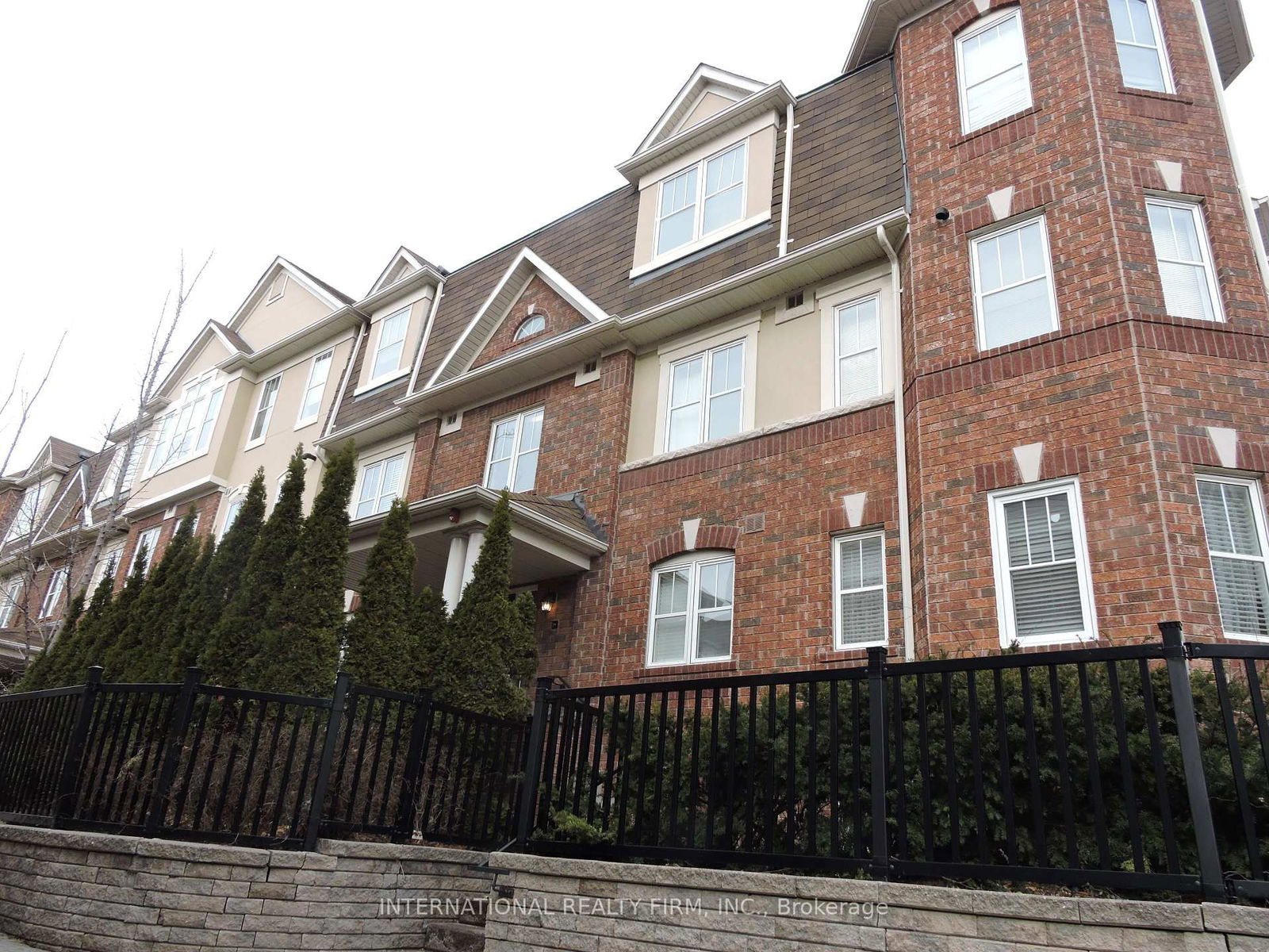 Townhouse sold at 2-714 Neighbourhood Circle, Mississauga, Cooksville, L5B 0B4 - MLS: W12065043