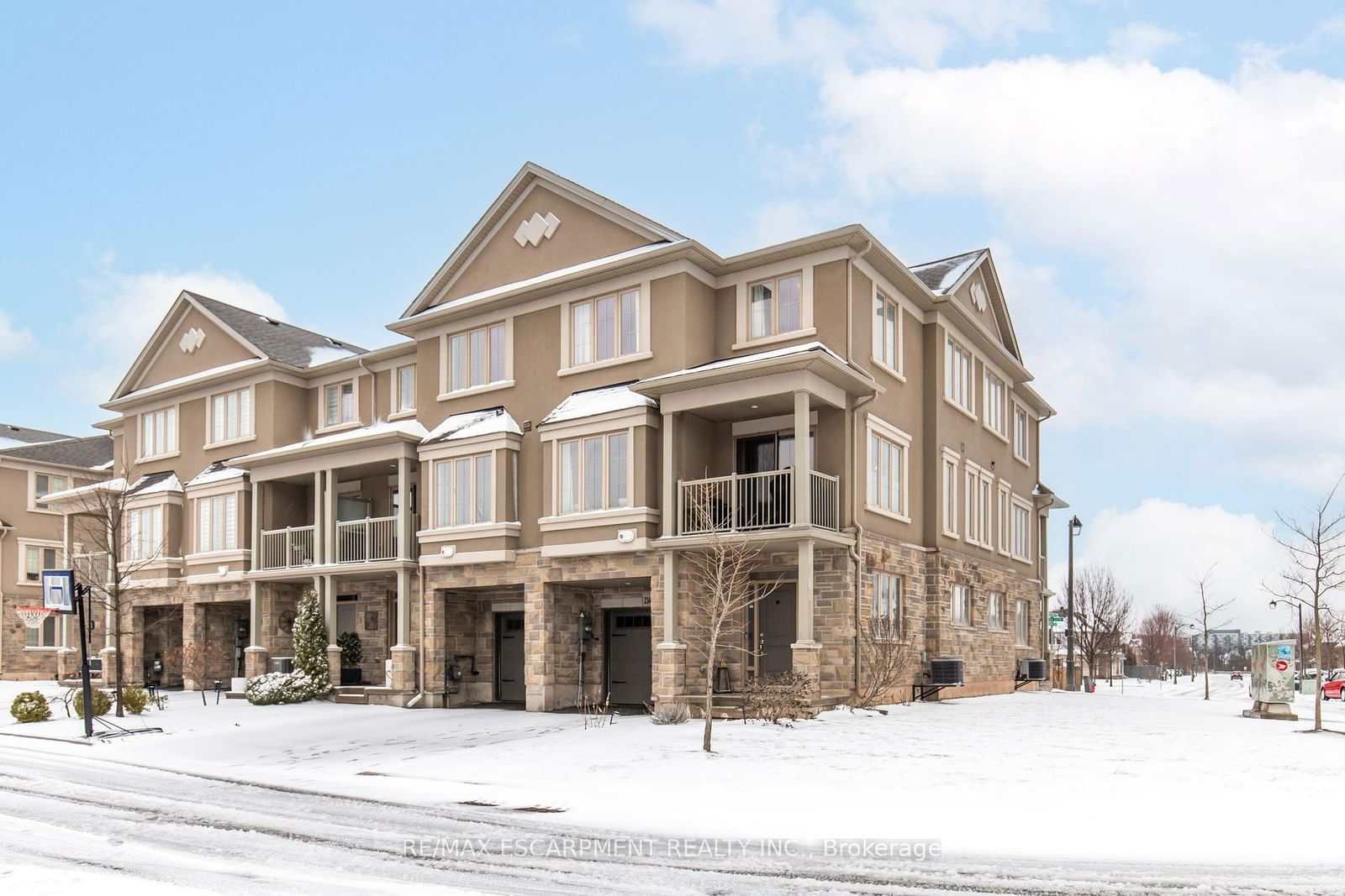 Townhouse leased at 2347 Natasha Circle, Oakville, BC Bronte Creek, L6M 1N9 - MLS: W12066622
