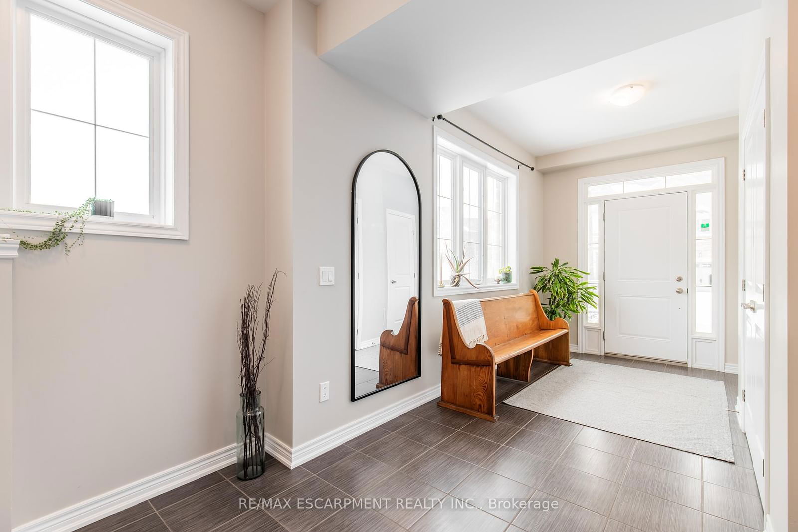 Townhouse leased at 2347 Natasha Circle, Oakville, BC Bronte Creek, L6M 1N9 - MLS: W12066622