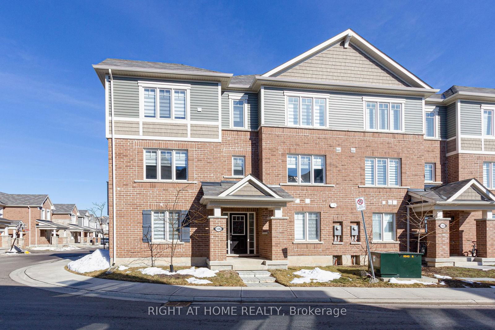 Townhouse for lease at #136-1000 Asleton Boulevard, Milton, WI Willmott, L9T 9L2 - MLS: W12067481
