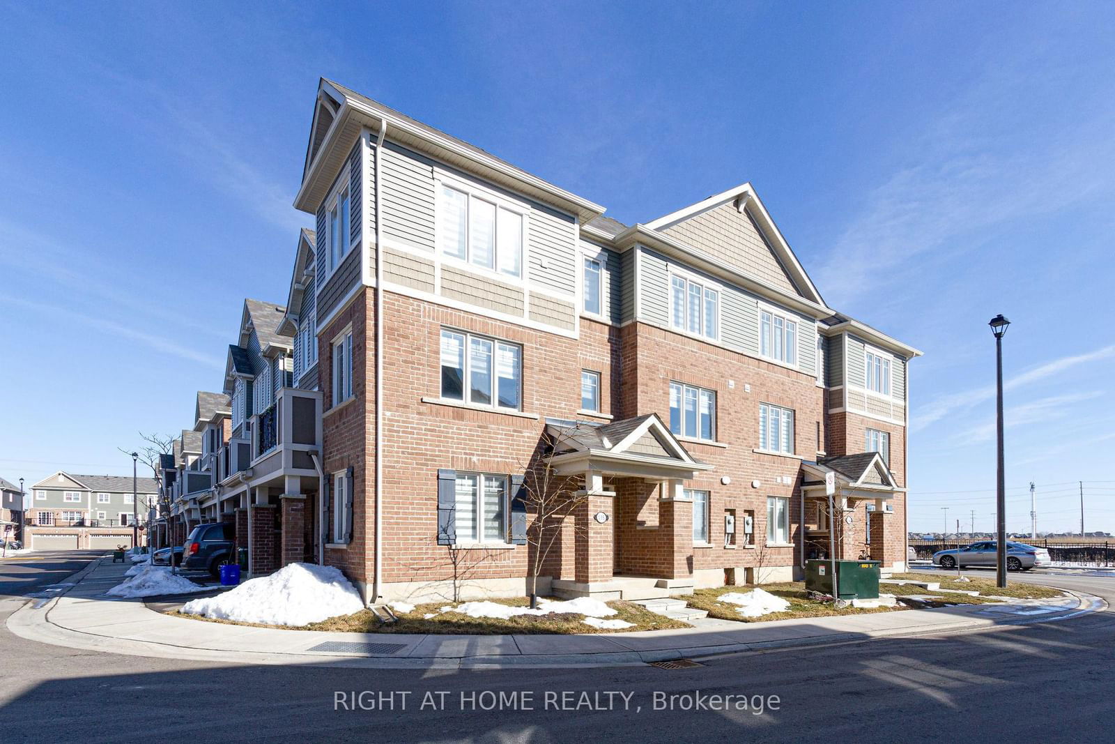Townhouse for lease at #136-1000 Asleton Boulevard, Milton, WI Willmott, L9T 9L2 - MLS: W12067481