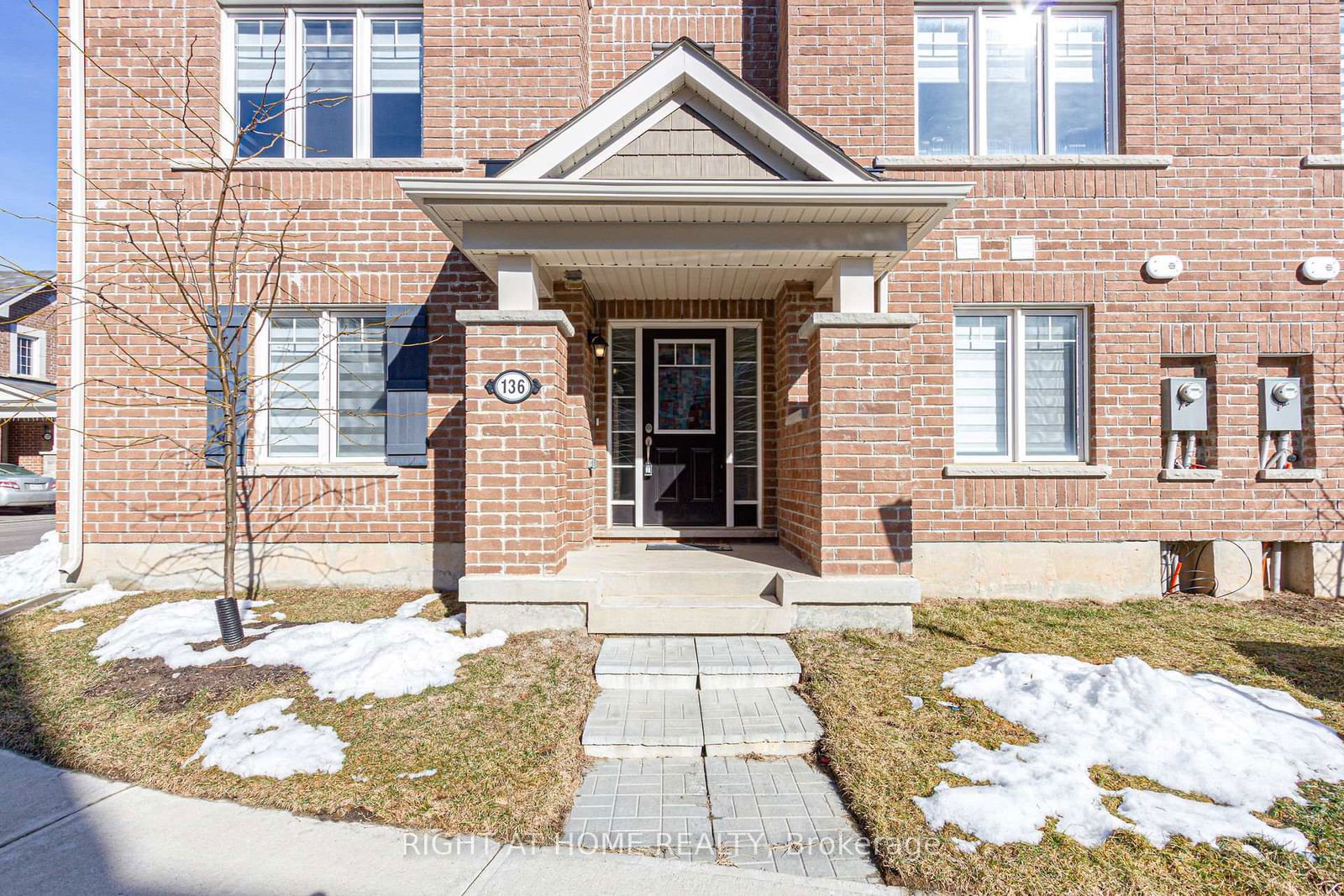 Townhouse for lease at #136-1000 Asleton Boulevard, Milton, WI Willmott, L9T 9L2 - MLS: W12067481