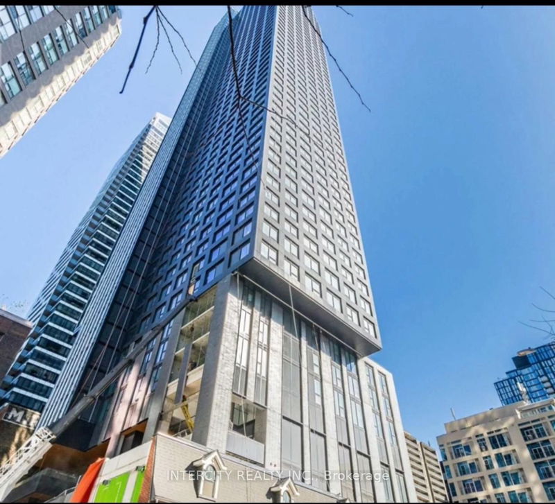 home for lease on 214-285 Dufferin Street