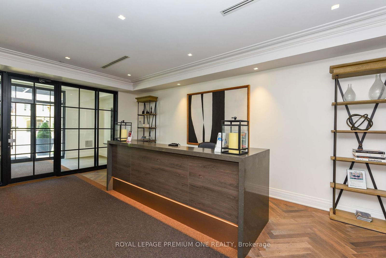 Condo for lease at 402-571 Prince Edward Drive, Toronto, Kingsway South, M8X 0A1 - MLS: W12069099