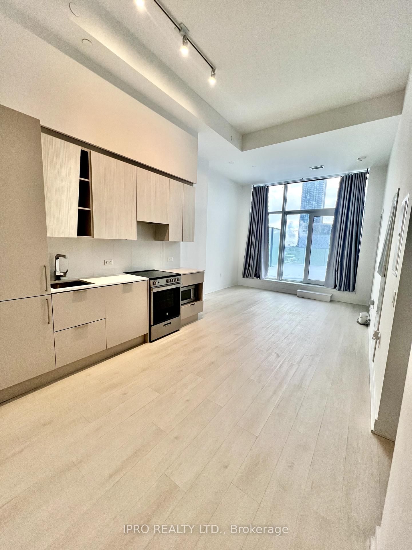 Condo leased at 529-3900 Confederation Pkwy, Mississauga, City Centre, L5B 0K7 - MLS: W12069235