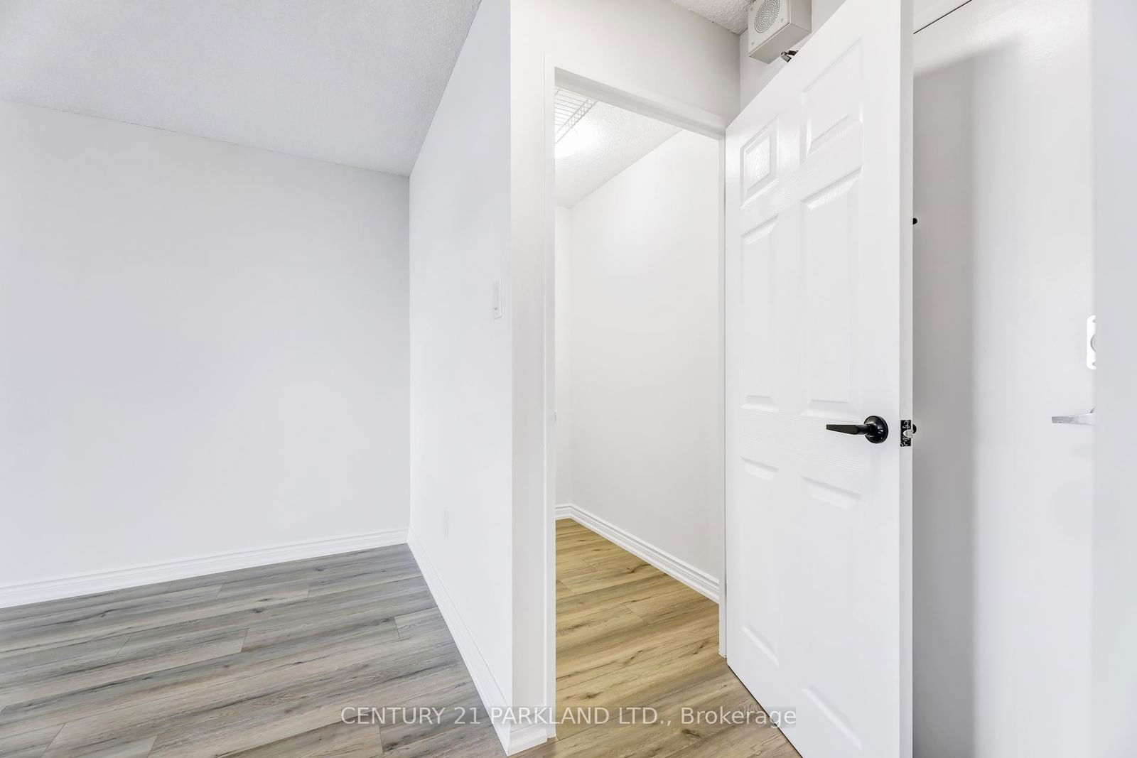Condo sold at 1003-3100 Kirwin Avenue, Mississauga, Cooksville, L5A 3S6 - MLS: W12069641