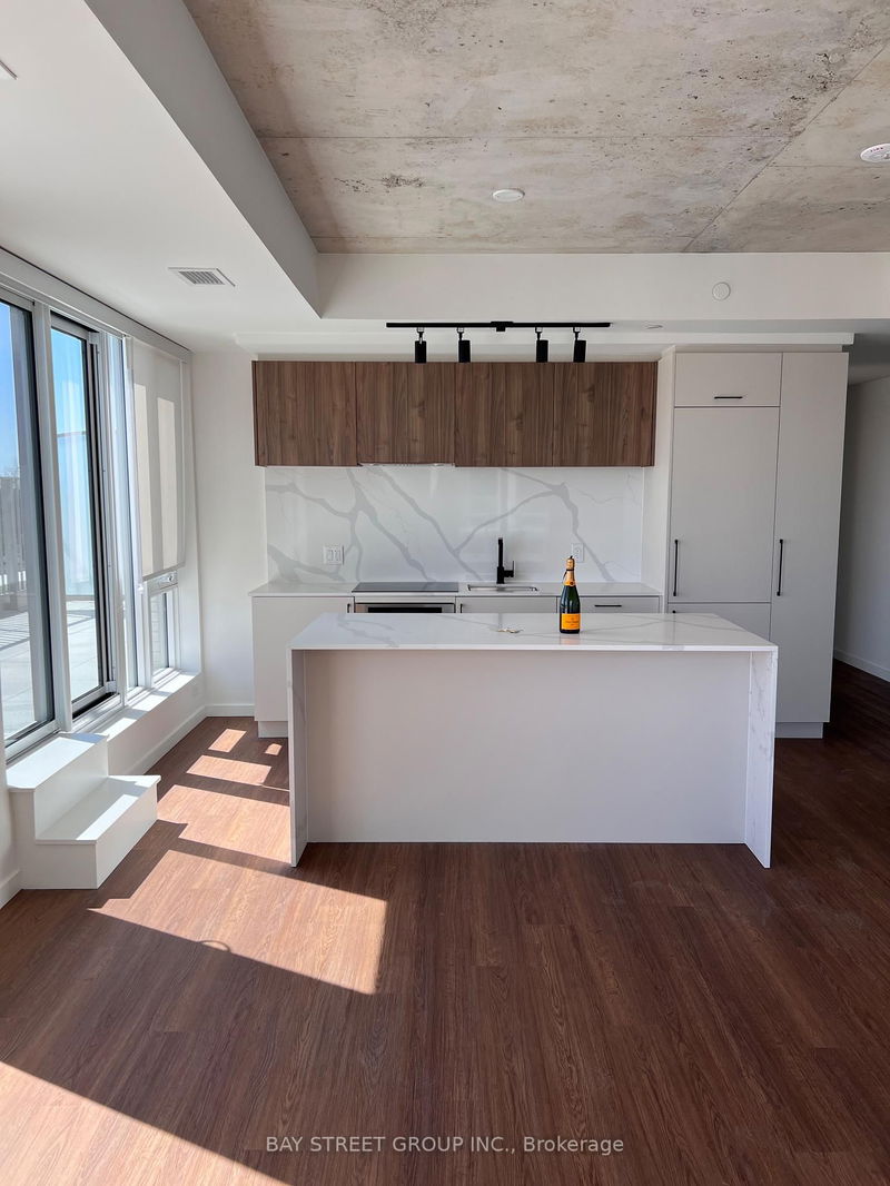 home for lease on 506-689 The Queensway Way