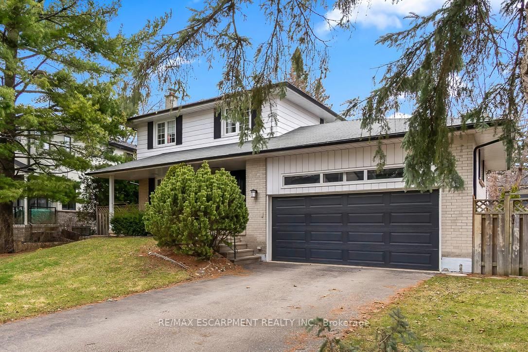 Detached House for lease at 561 Wingrove Crescent, Oakville, Bronte, L6L 4R7 - MLS: W12072747
