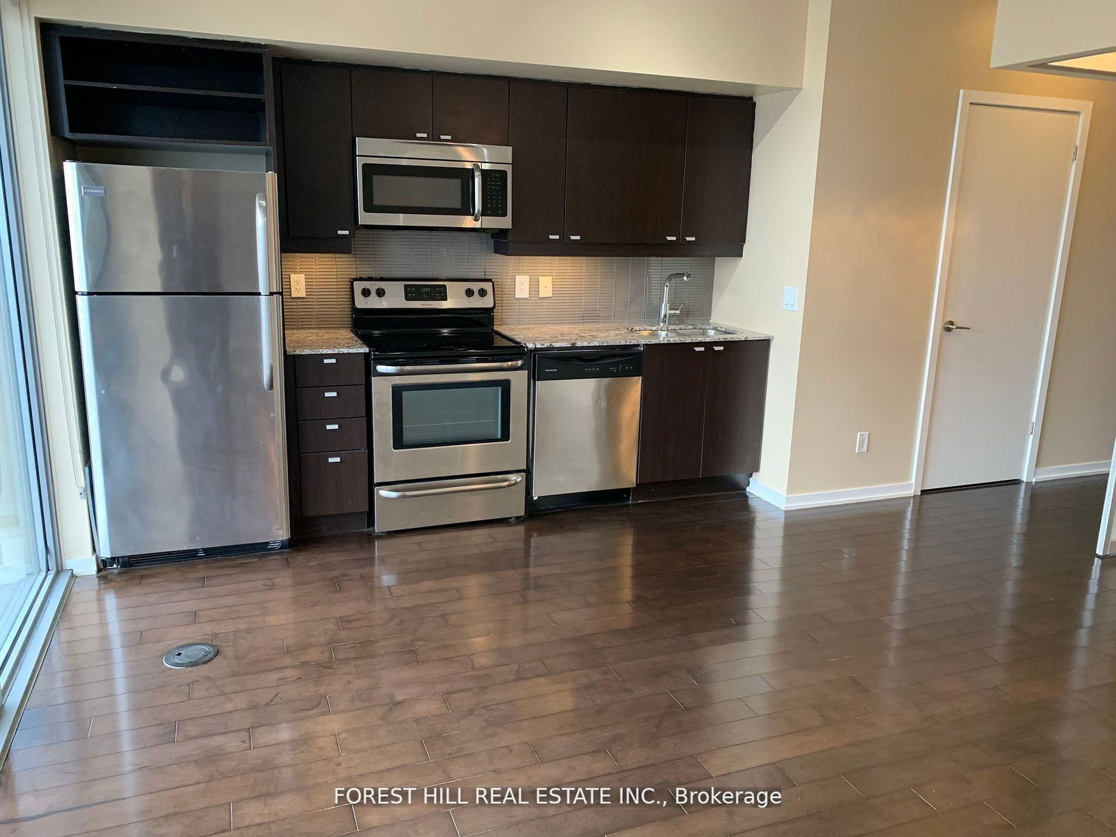 Condo for lease at 1305-105 The Queensway Avenue, Toronto, High Park-Swansea, M6S 5B5 - MLS: W12073129