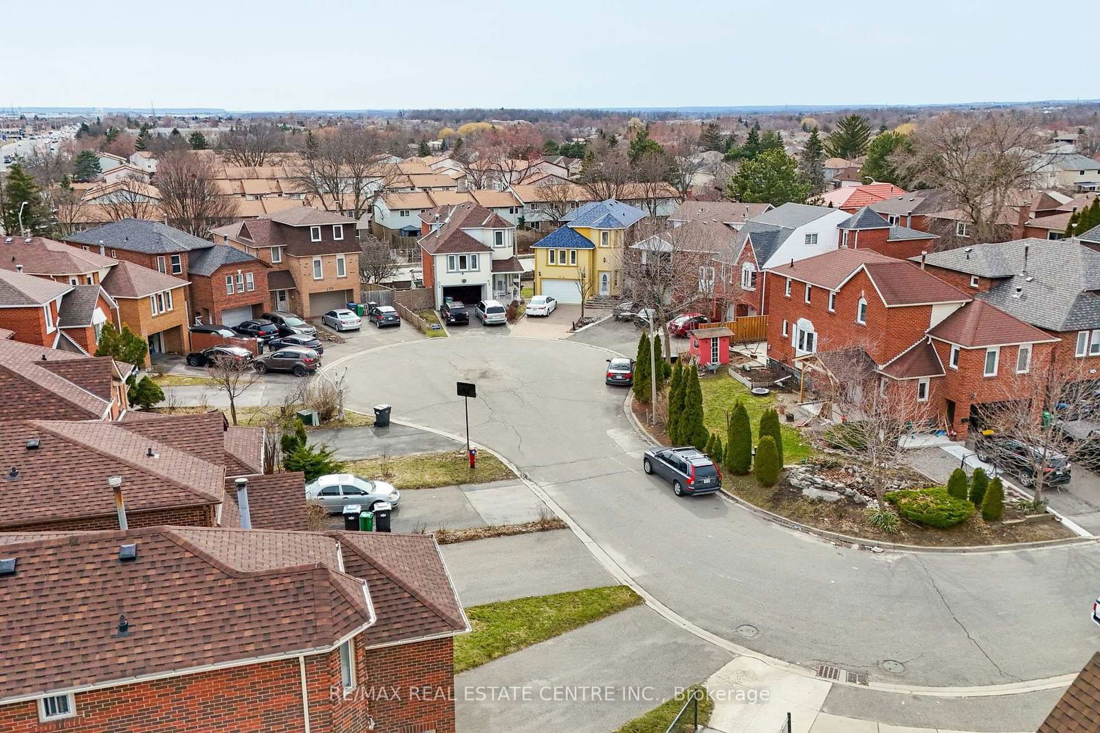 Detached House sold at 100 Sheldrake Court, Brampton, Brampton South, L6Y 2W9 - MLS: W12073350