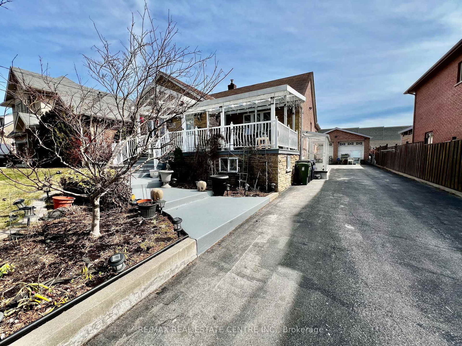 Detached House for sale at 115 Downsview Avenue, Toronto, Downsview-Roding-CFB, M3M 1E3 - MLS: W12073954