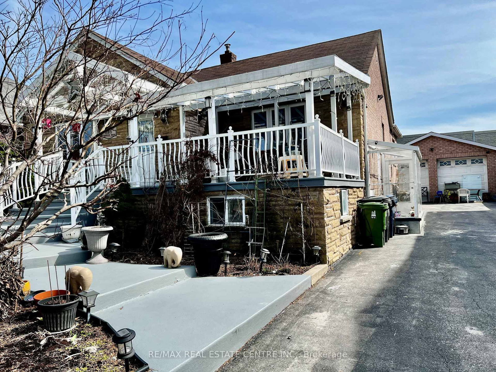 Detached House for sale at 115 Downsview Avenue, Toronto, Downsview-Roding-CFB, M3M 1E3 - MLS: W12073954