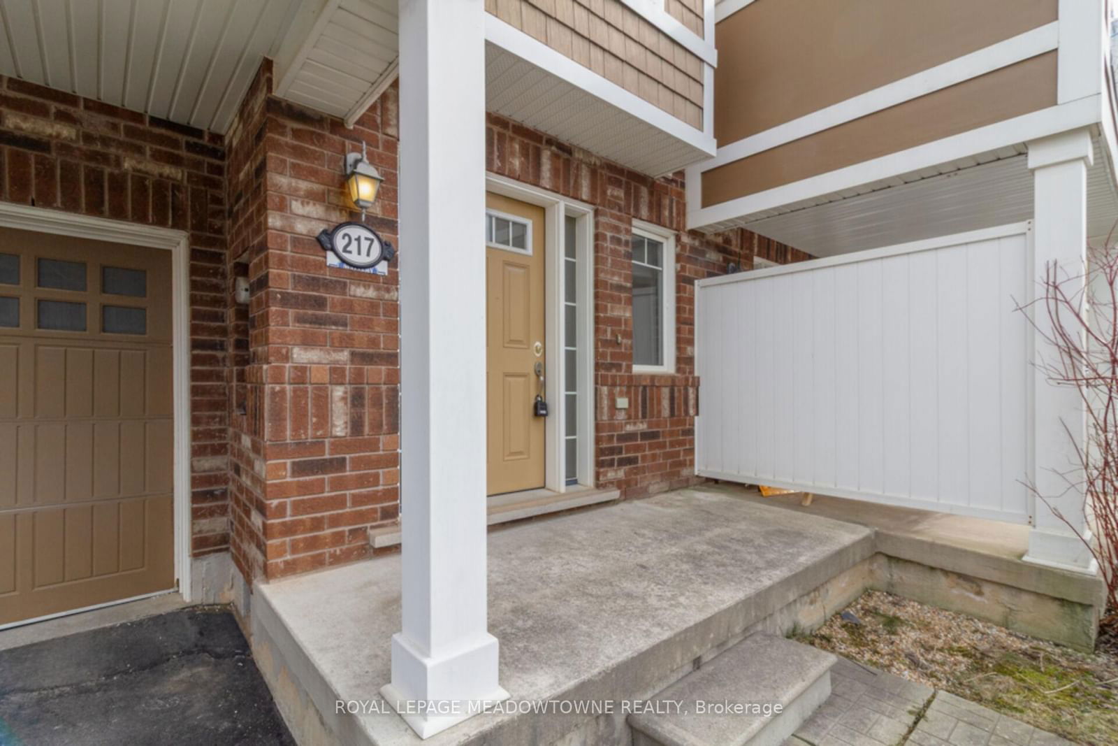 Townhouse for sale at 217 Woodley Crescent, Milton, WI Willmott, L9T 8B8 - MLS: W12074133