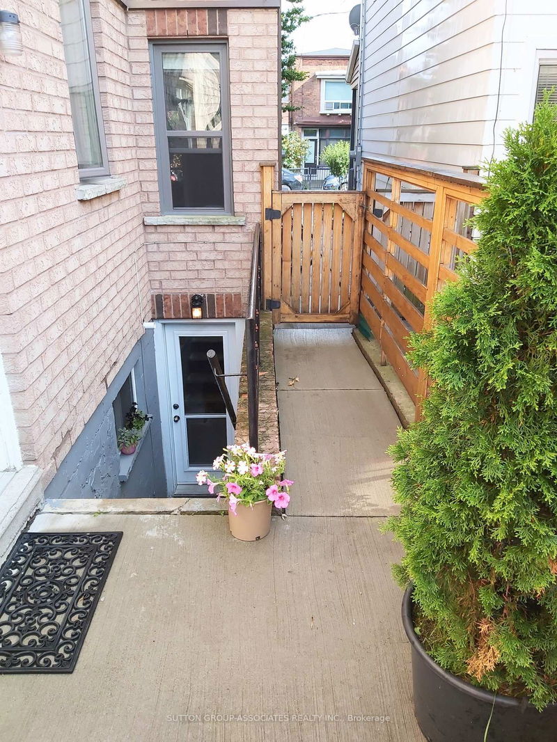 home for lease on Lower-40 Hallam Street
