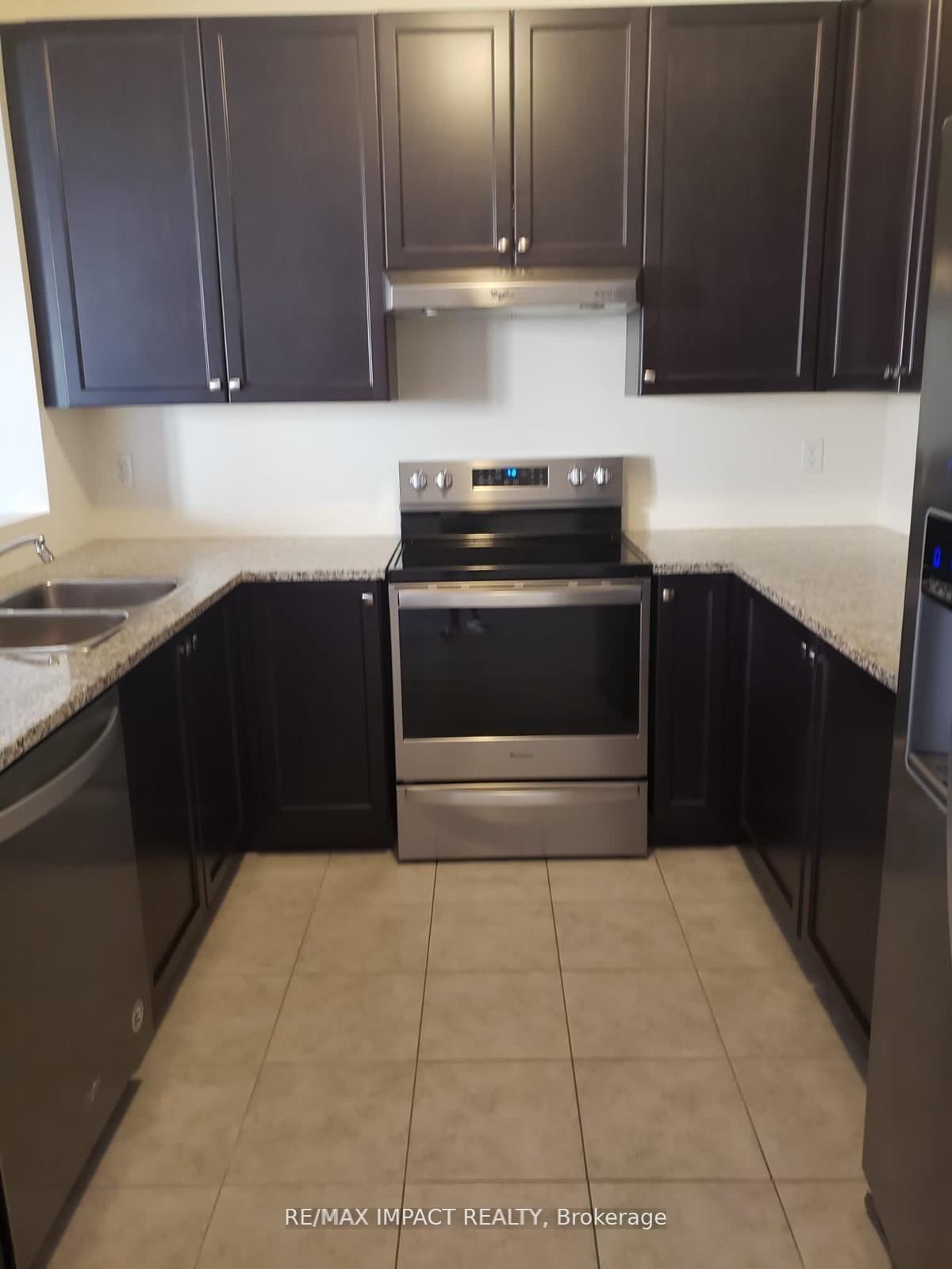 Semi-Detached House leased at 519 Bessborough Drive, Milton, Harrison, L9T 8V9 - MLS: W12074461