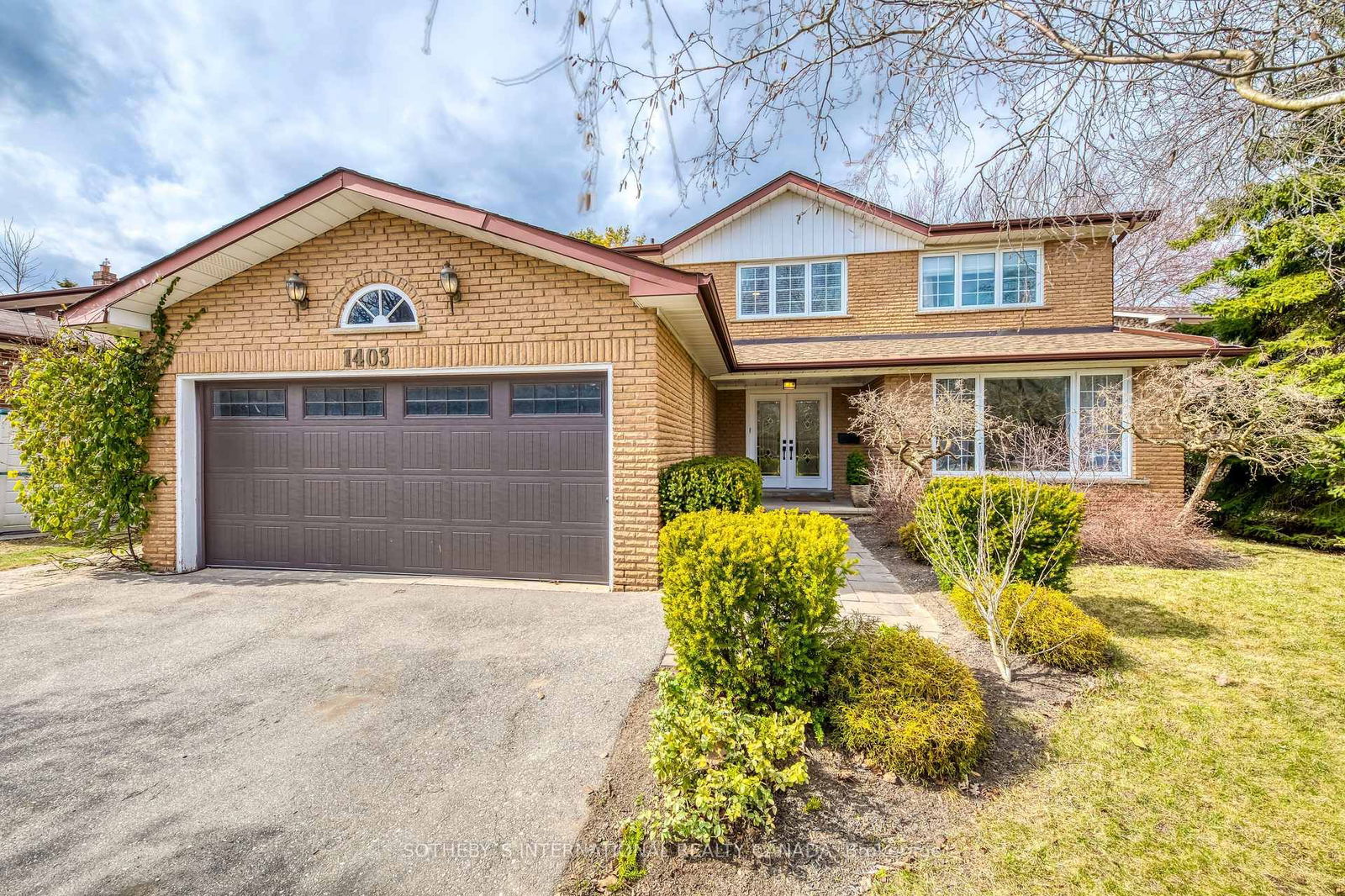 Detached House sold at 1403 Malibou Terrace, Mississauga, Clarkson, L5J 4B9 - MLS: W12075385