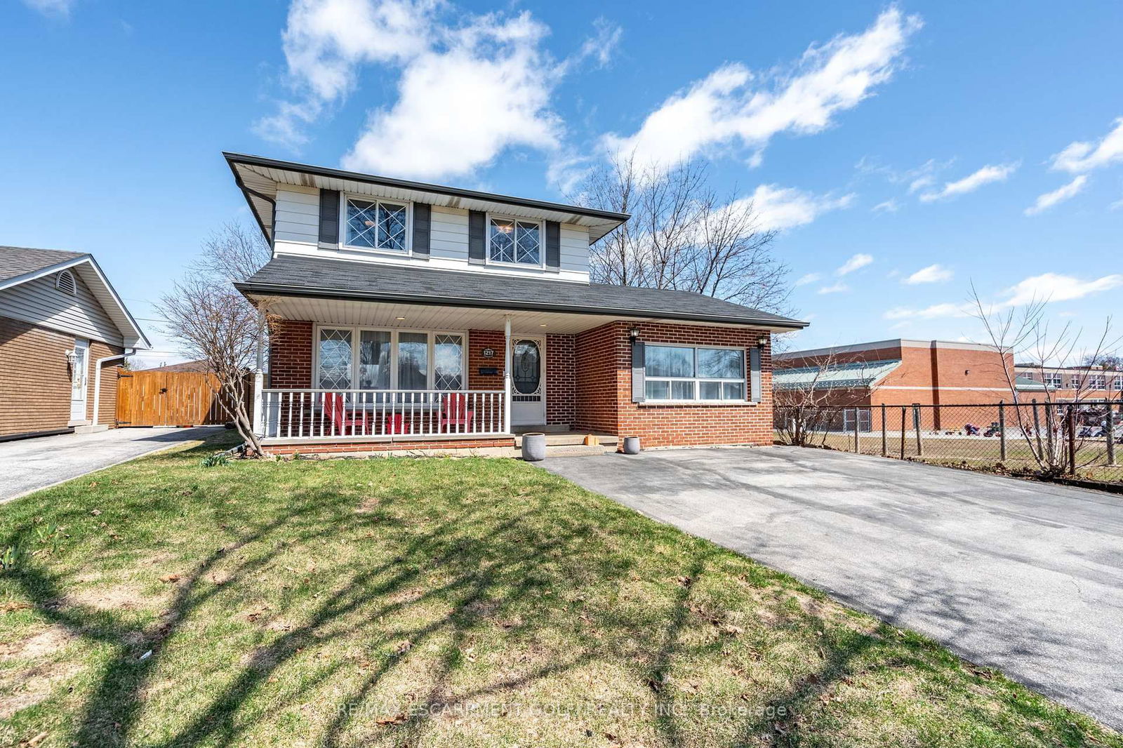 Detached House for sale at 1217 Tavistock Crescent, Burlington, Mountainside, L7P 2N6 - MLS: W12075665