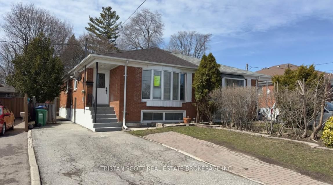 Semi-Detached House for lease at 3450 Queenston Drive, Mississauga, Erindale, L5C 2G6 - MLS: W12076290