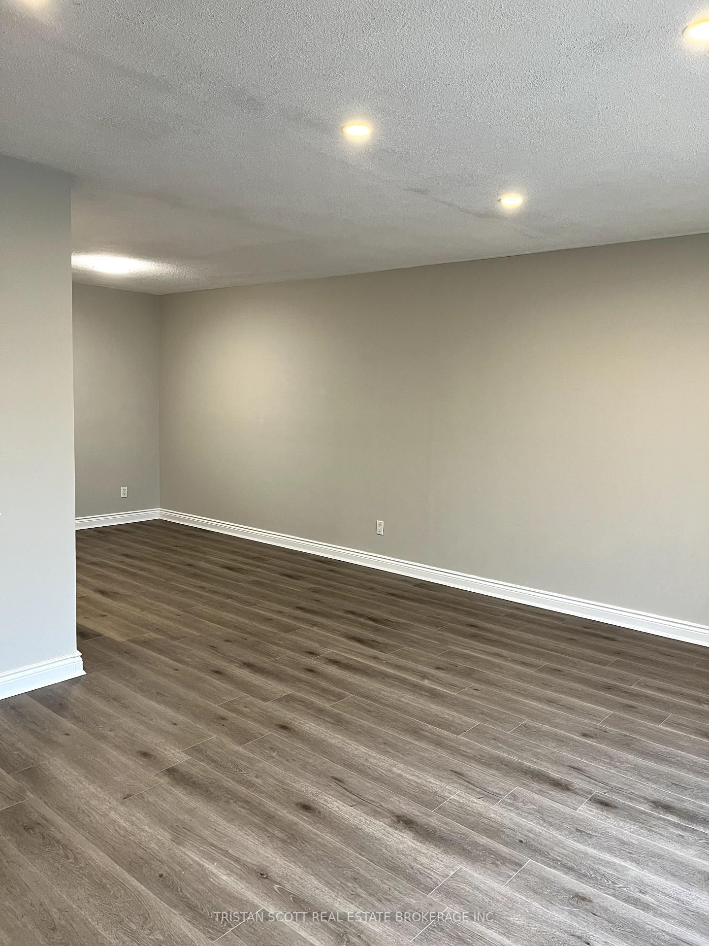 Semi-Detached House for lease at 3450 Queenston Drive, Mississauga, Erindale, L5C 2G6 - MLS: W12076290
