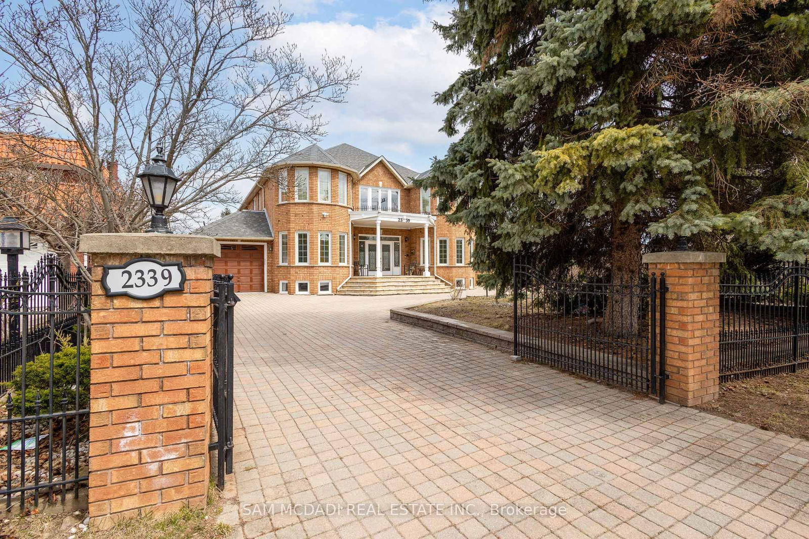 Detached House for sale at 2339 Glengarry Road, Mississauga, Erindale, L5C 1Y1 - MLS: W12076405