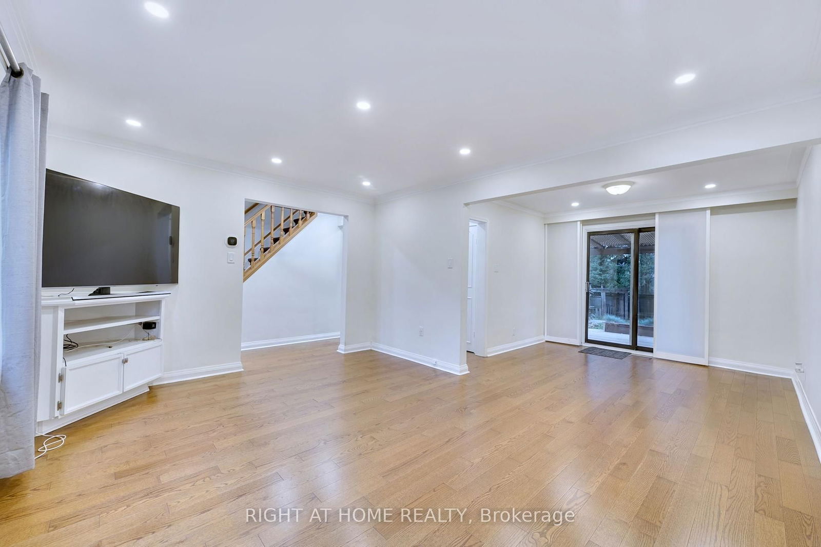 Detached House leased at 6 Adele Avenue, Toronto, Downsview-Roding-CFB, M3L 1J1 - MLS: W12076455