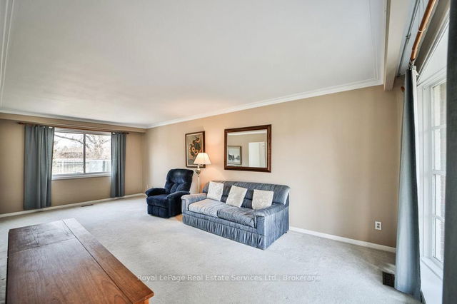 449 Southland Crescent