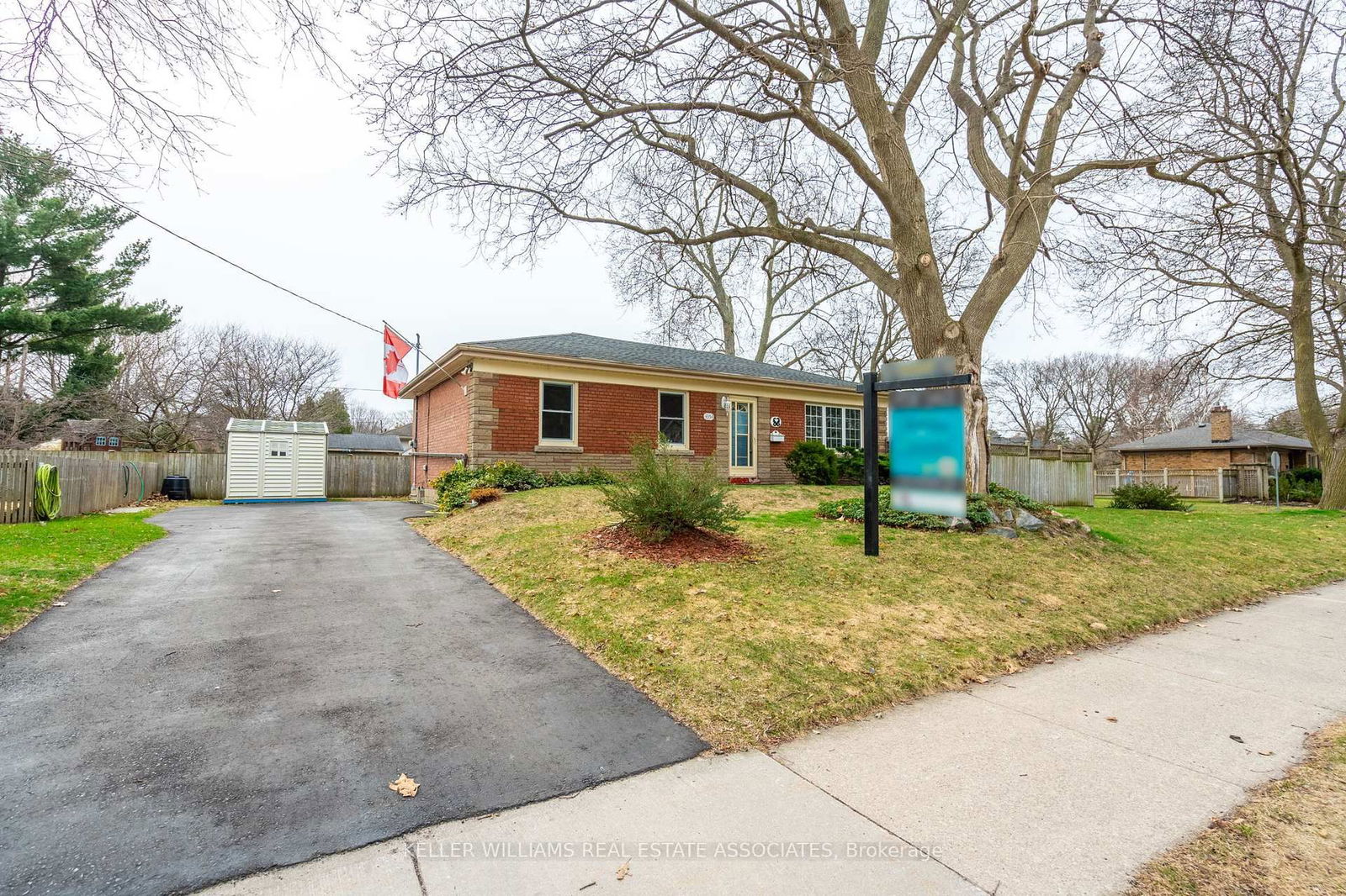 Detached House sold at 4354 Spruce Avenue, Burlington, Shoreacres, L7L 1L6 - MLS: W12077300