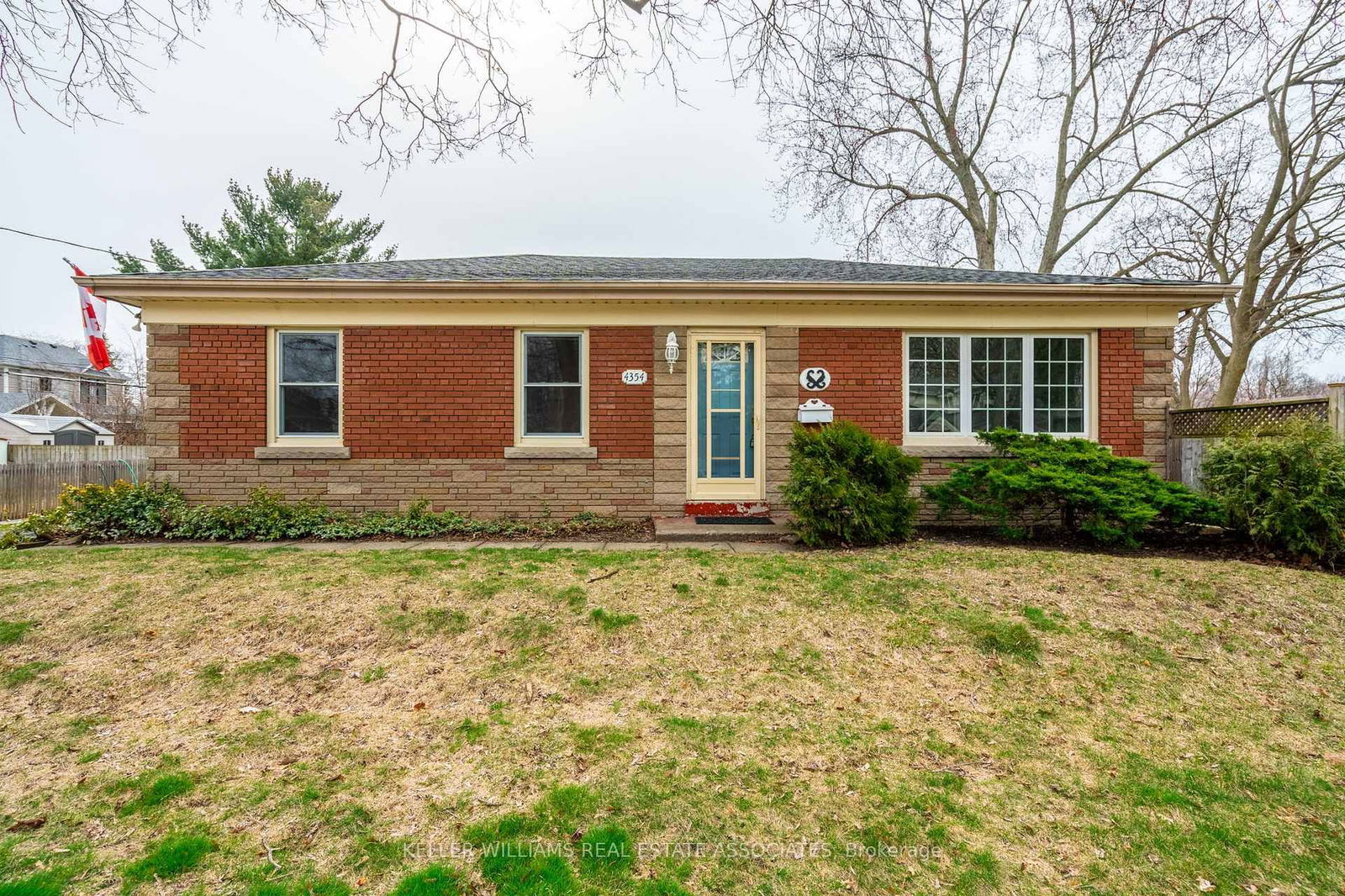 Detached House sold at 4354 Spruce Avenue, Burlington, Shoreacres, L7L 1L6 - MLS: W12077300