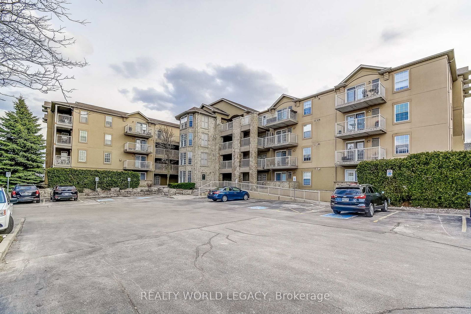 Condo for sale at 411-1820 Walker's Line, Burlington, Palmer, L7M 4V4 - MLS: W12077699