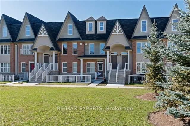 Welcome to this Stunning 2 bed, 2.5 Bath Executive Townhome, Perfectly Situated in a Prime Location! This home Boasts an Open-Concept Layout with a Modern Kitchen Featuring Granite Countertops, Stainless Steel Appliances, and a Breakfast Bar. The Combined Living and Dining Area Offers Hardwood Floors and a Walk-Out to a Spacious Balcony ideal for BBQs and Entertaining. Upstairs, you'll find Primary Suite with a 4-Piece Ensuite, a Generously Sized Second Bedroom, and a Convenient Laundry Room. Enjoy the Added Perks of Visitor Parking and Proximity to Schools, Parks, and Transit. A must-see!