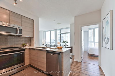 Unit 1402 — 55 Eglinton Ave, Mississauga - Hurontario image-0-4