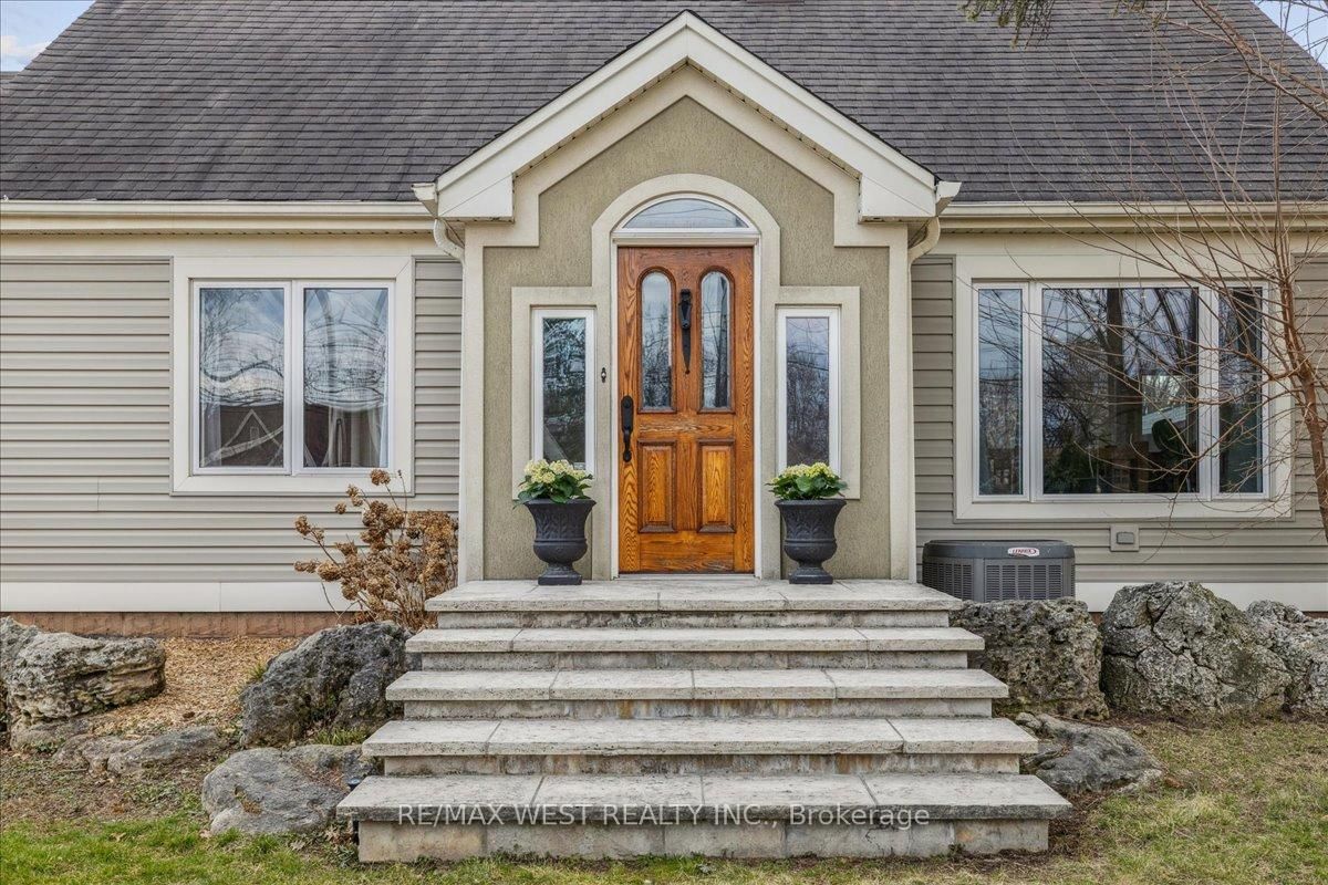 Detached House for sale at 1032 King Road, Burlington, LaSalle, L7T 3L4 - MLS: W12078017