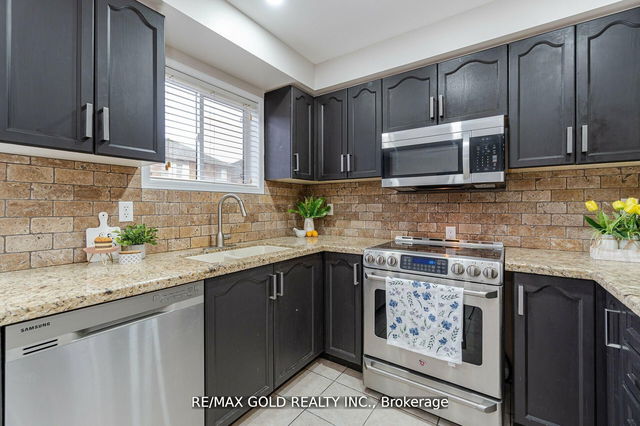 32 Dills Crescent