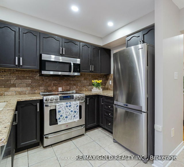 32 Dills Crescent