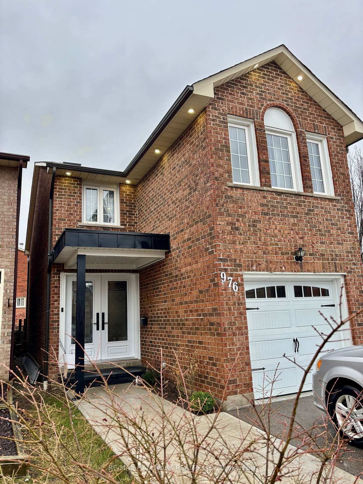 Detached House leased at 976 Lucerne Crescent, Mississauga, Creditview, L5C 3Y6 - MLS: W12079473