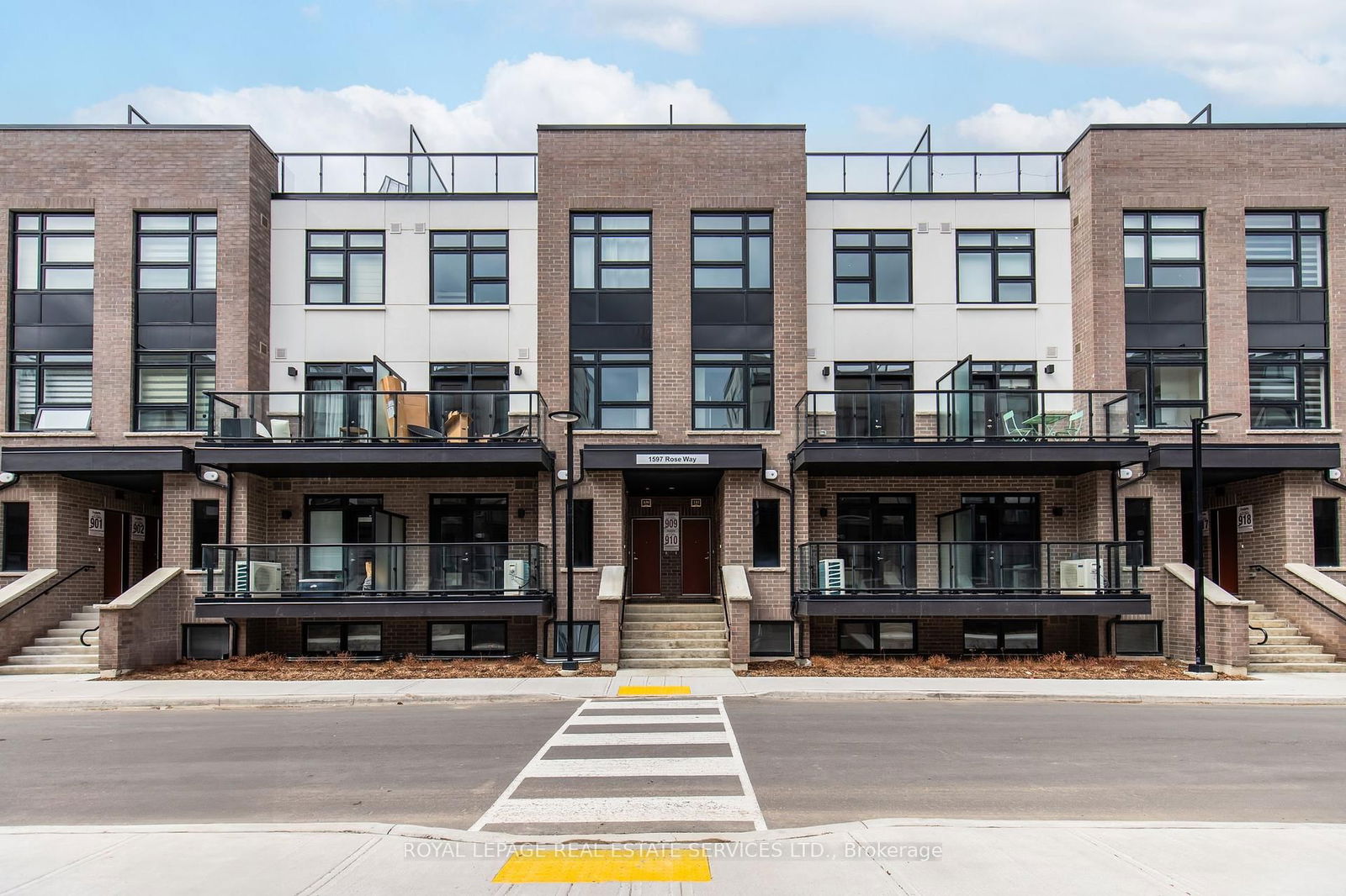 Townhouse sold at 112-1597 Rose Way, Milton, Cobban, L9E 1N4 - MLS: W12079849