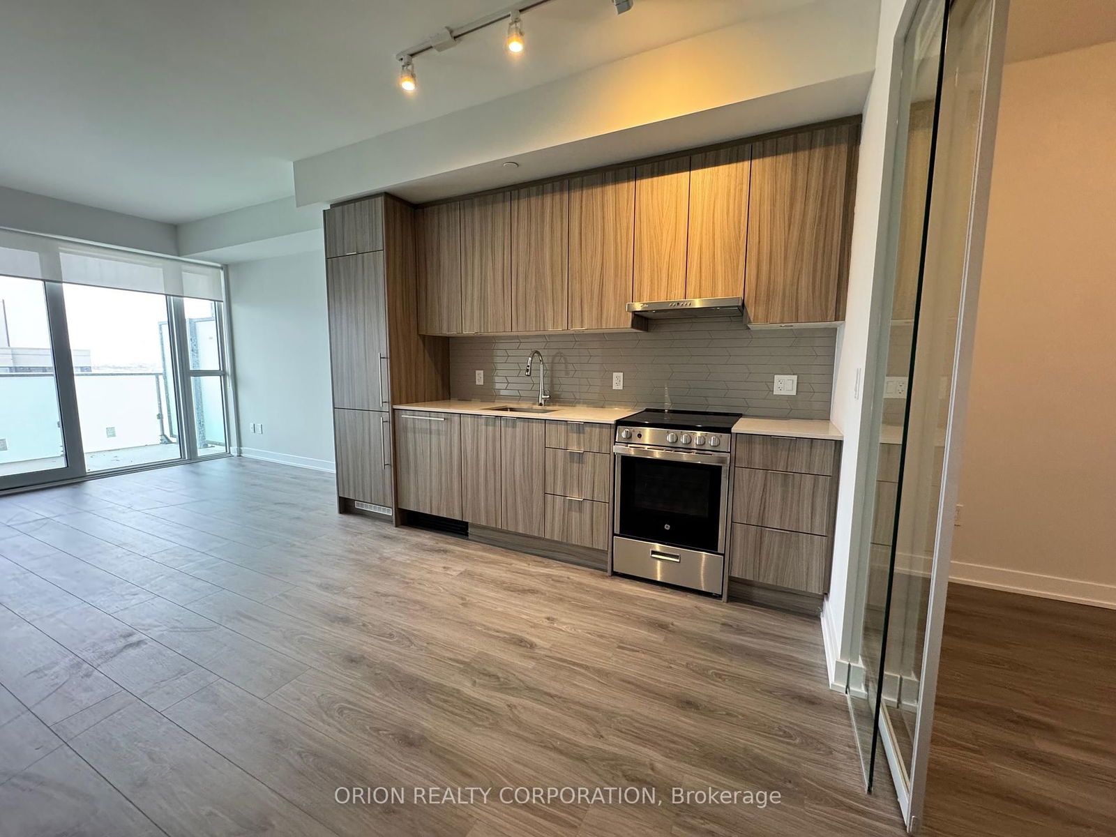Condo leased at 1909-430 Square One Drive, Mississauga, City Centre, L5B 0L6 - MLS: W12080037
