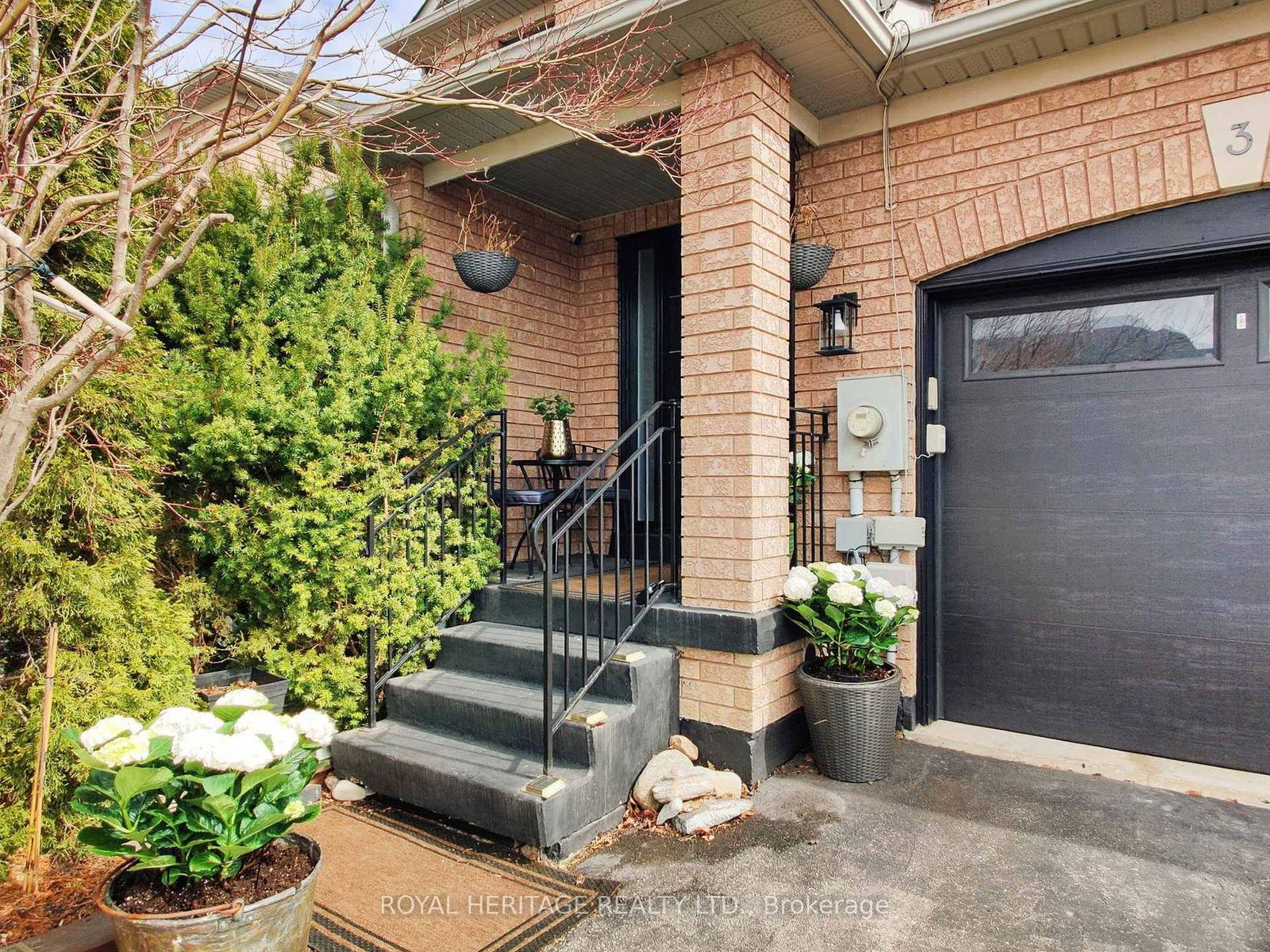Townhouse sold at 3 Frank Johnston Road, Caledon, Bolton West, L7E 2L4 - MLS: W12080451