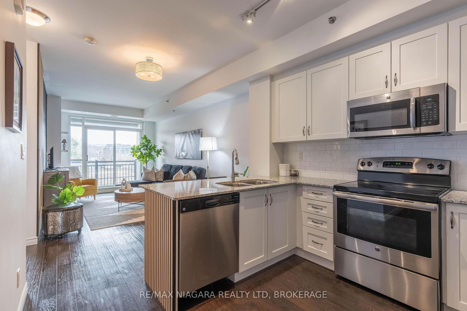 Condo for lease at 203-34 Plains Road, Burlington, LaSalle, L7T 0B9 - MLS: W12080845