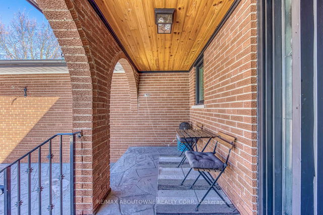 322 MARY Street