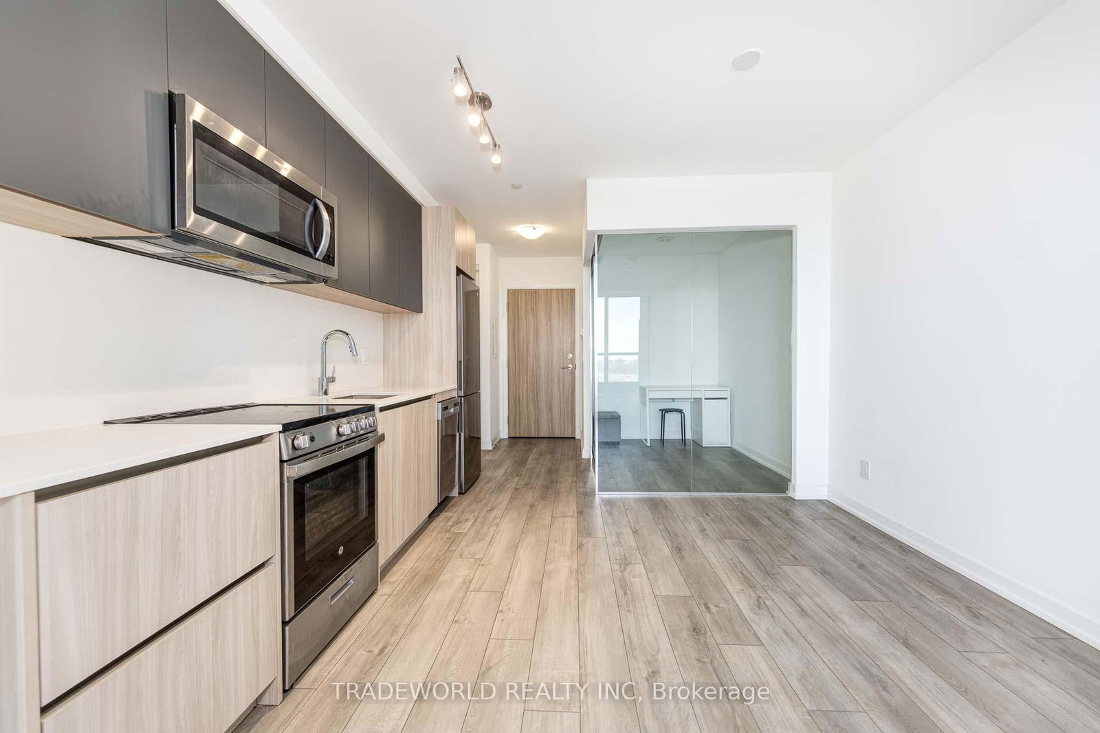 Condo sold at 706-3100 Keele Street, Toronto, Downsview-Roding-CFB, M3M 0E1 - MLS: W12081561