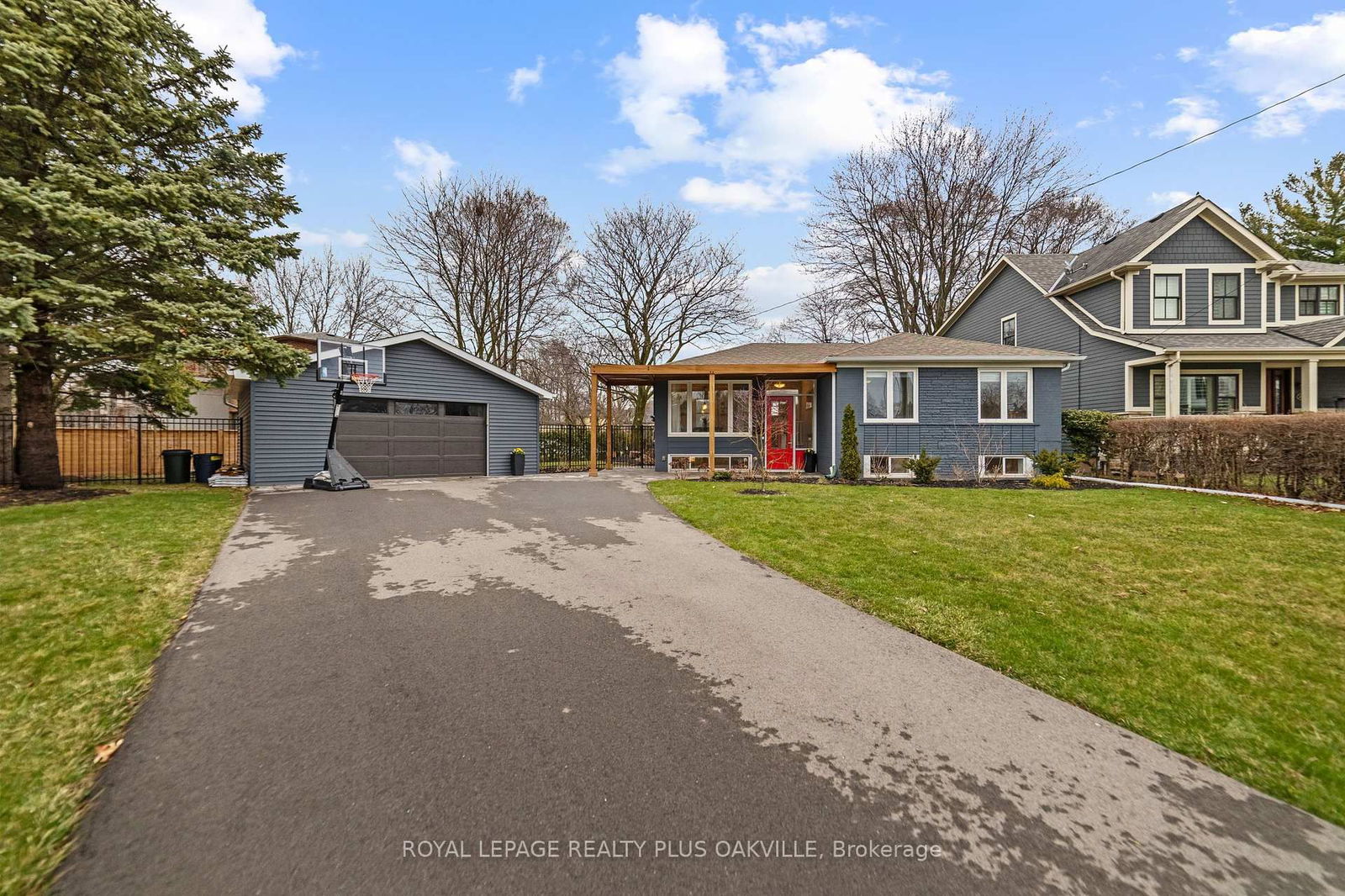 Detached House for sale at 235 Vilma Drive, Oakville, Bronte, L6L 3J6 - MLS: W12081807