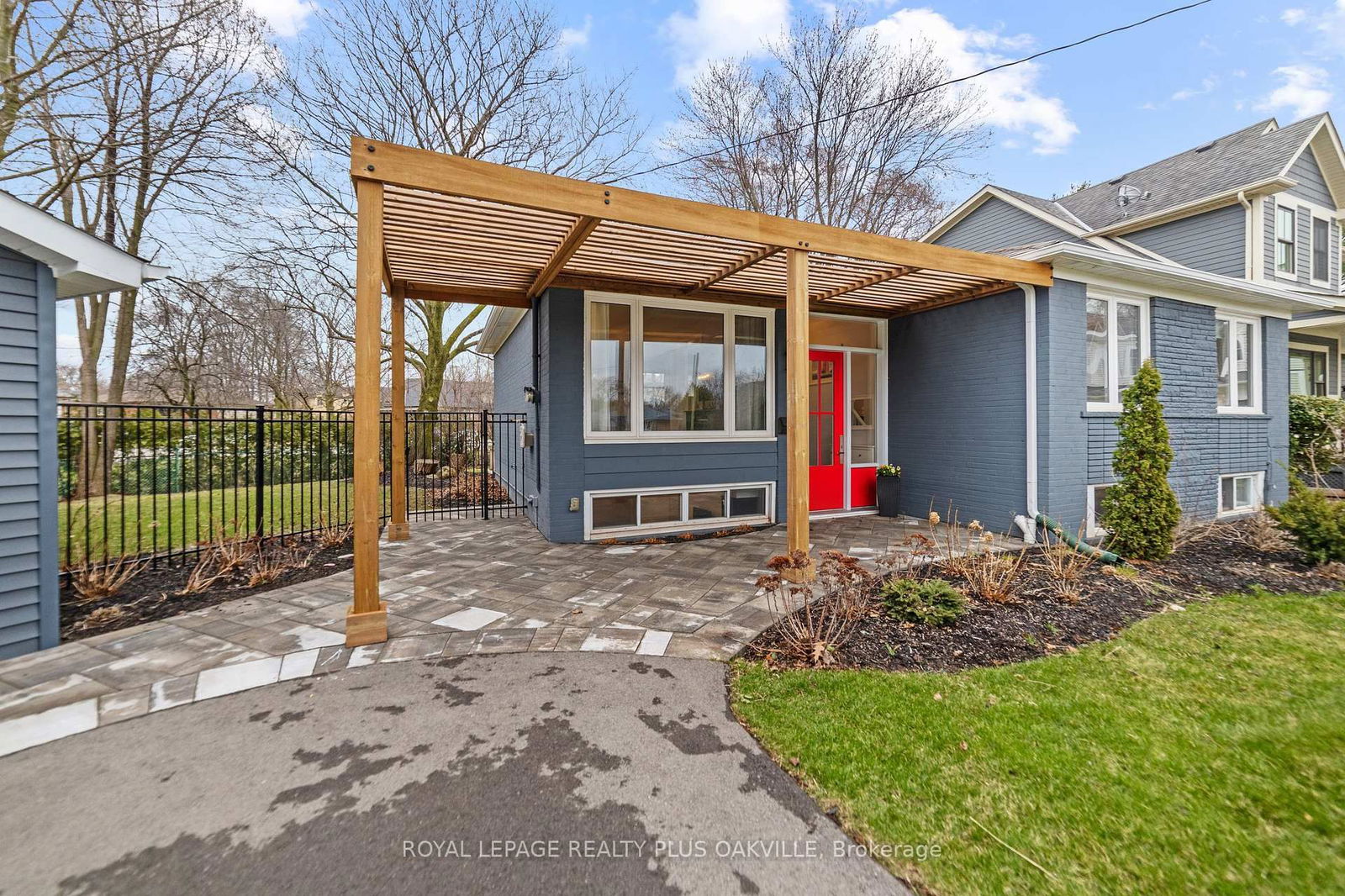 Detached House for sale at 235 Vilma Drive, Oakville, Bronte, L6L 3J6 - MLS: W12081807