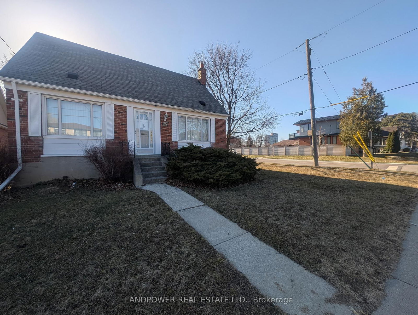 Detached House leased at 32 Highland Hill, Toronto, Yorkdale-Glen Park, M6A 2P9 - MLS: W12081935