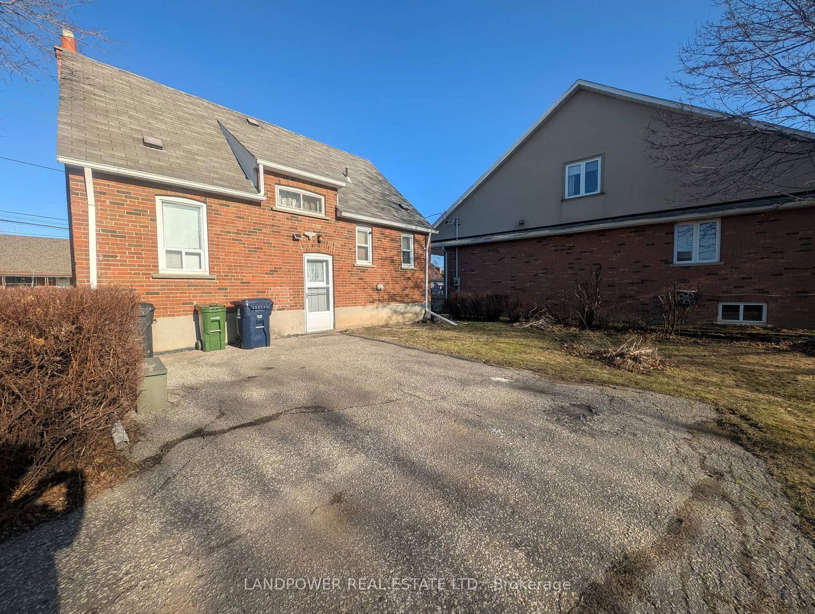 Detached House leased at 32 Highland Hill, Toronto, Yorkdale-Glen Park, M6A 2P9 - MLS: W12081935