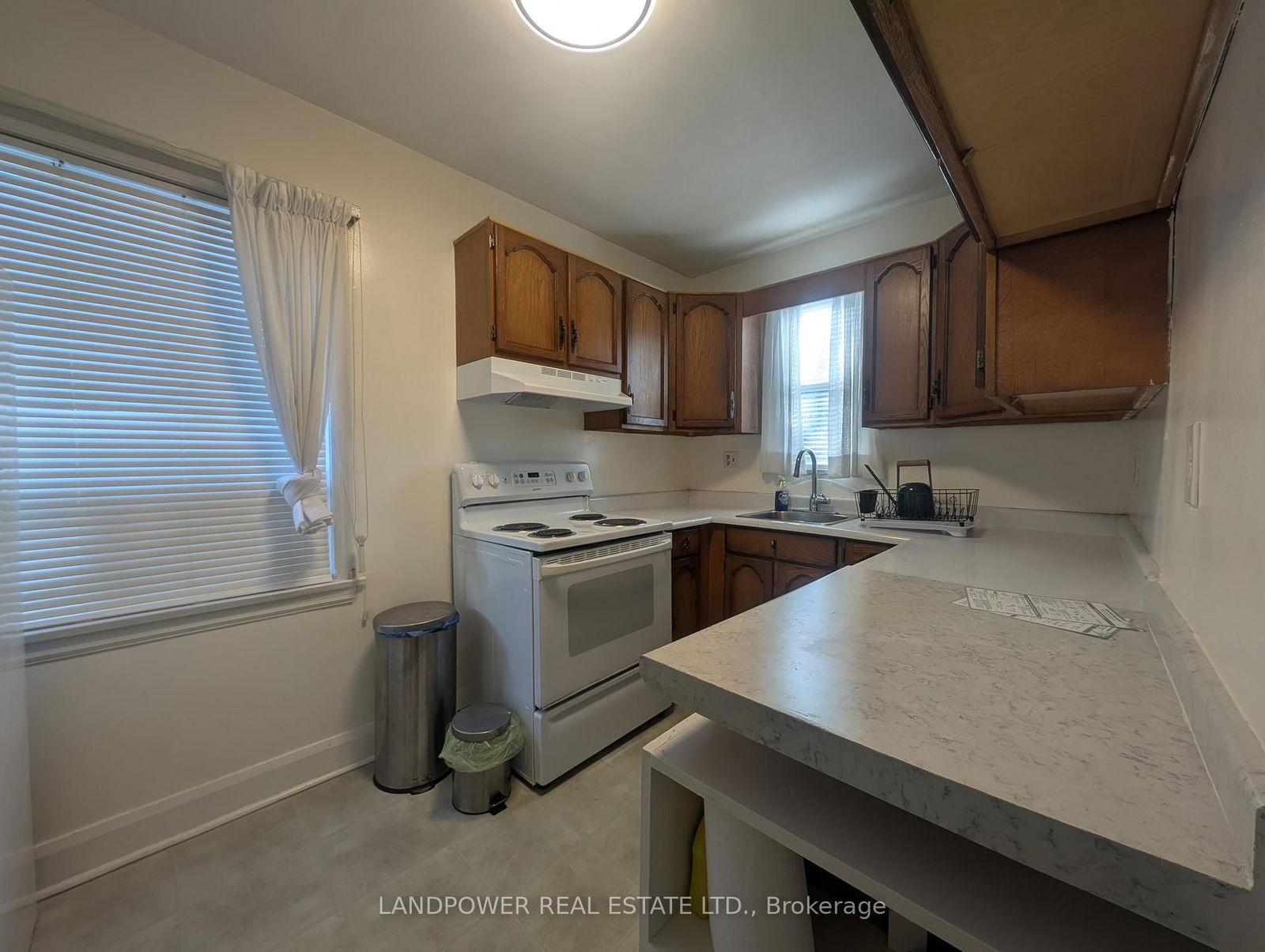 Detached House leased at 32 Highland Hill, Toronto, Yorkdale-Glen Park, M6A 2P9 - MLS: W12081935