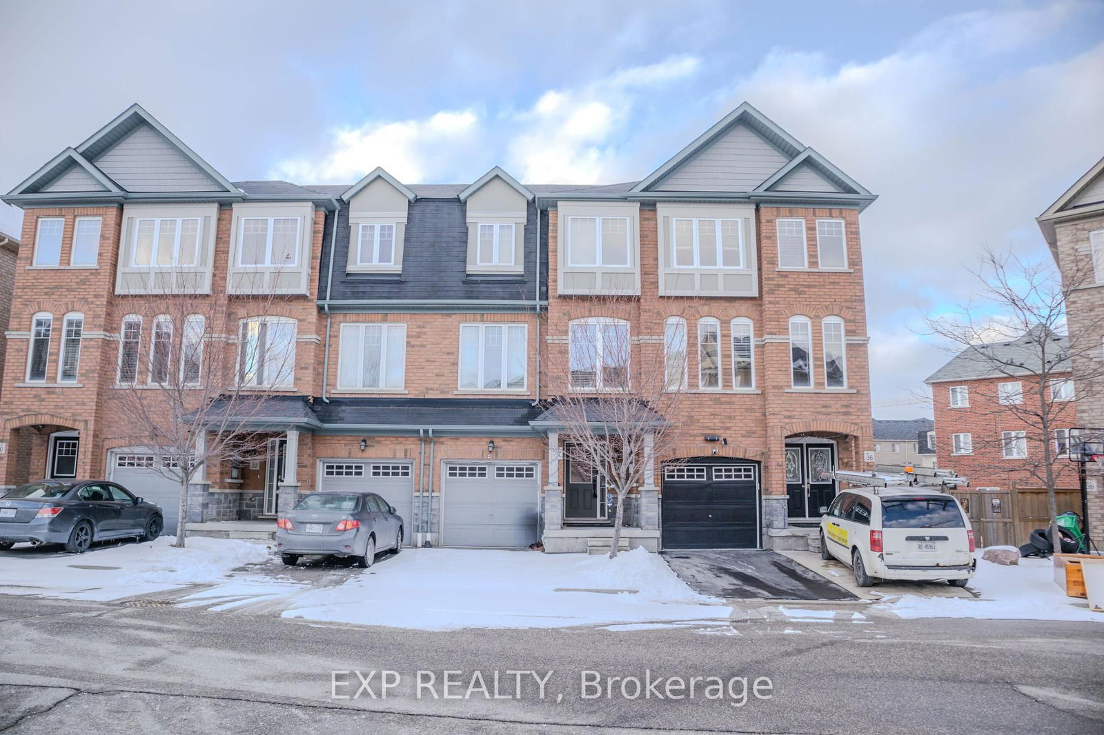Townhouse for lease at 34 Magdalene Crescent, Brampton, Heart Lake, L6Z 0G8 - MLS: W12081953