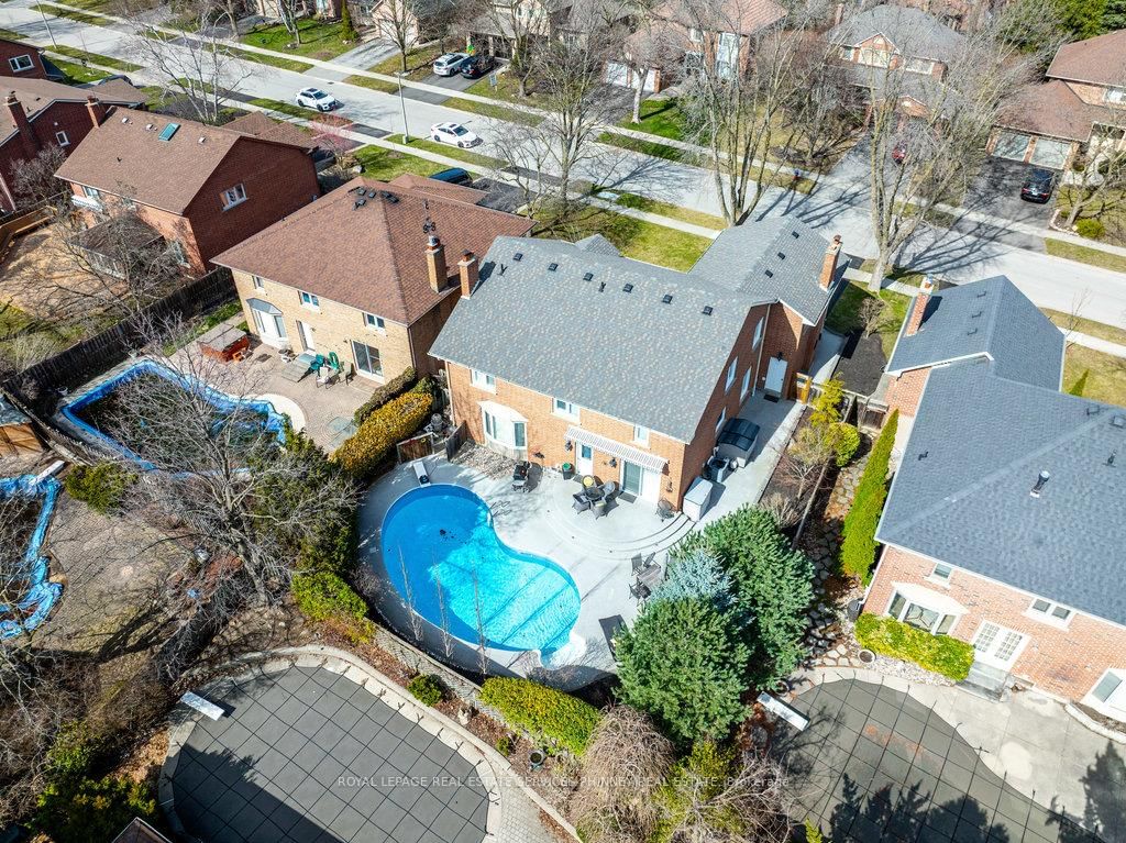 Detached House for sale at 402 Barclay Crescent, Oakville, FD Ford, L6J 6H9 - MLS: W12081982