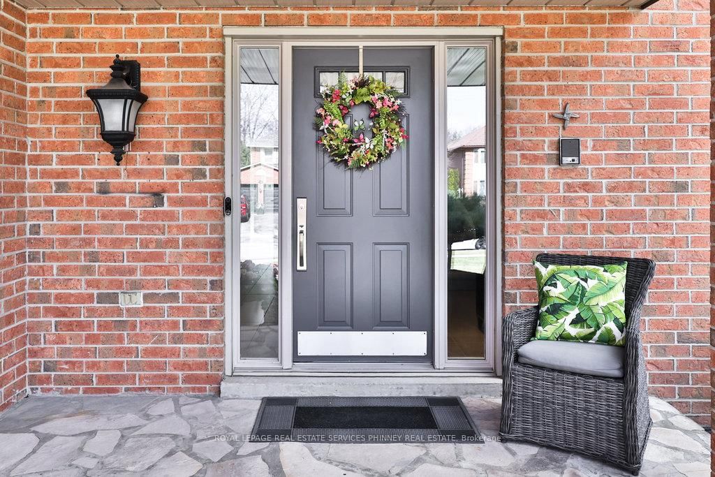 Detached House for sale at 402 Barclay Crescent, Oakville, FD Ford, L6J 6H9 - MLS: W12081982